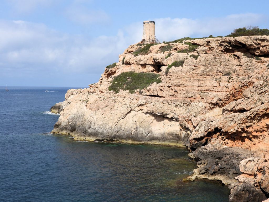 Cala Figuera old watchtower.