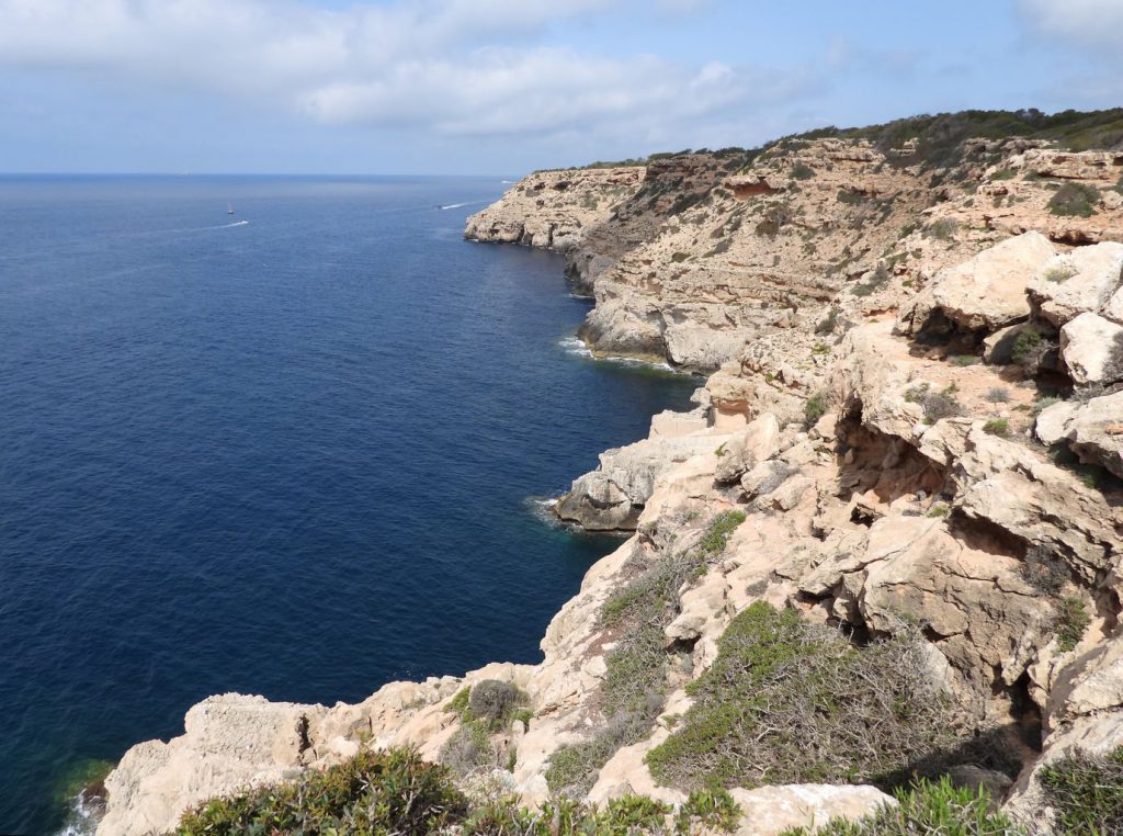 La costa entre Cala Figuera y El Toro.